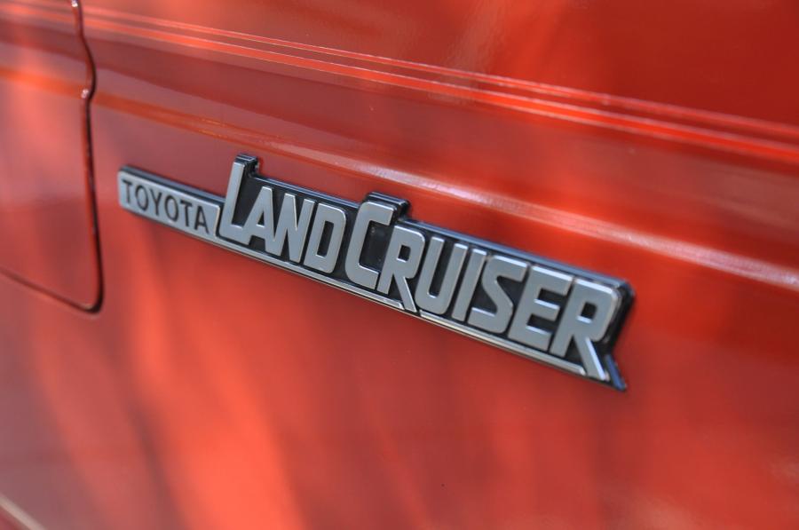 Логотип Toyota Land Cruiser 60 (FJ60) 1984 года  (NA) (фото 76 из 251)